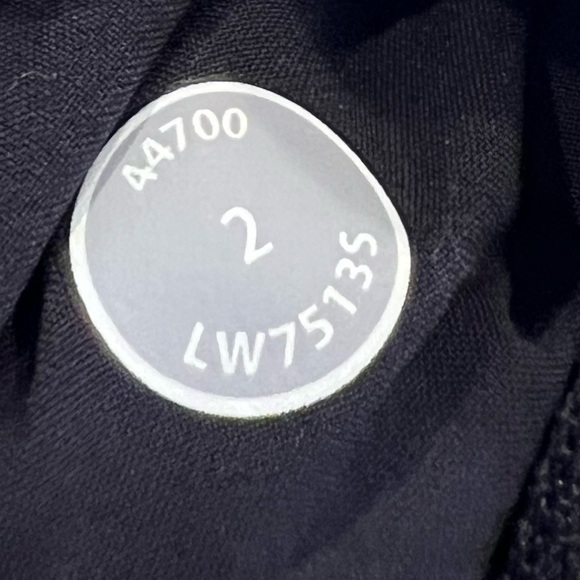 Lululemon Run: Track Attack Short size 2 - Picture 3 of 8